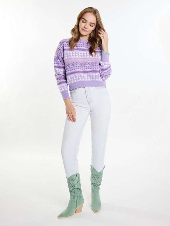 сиреневый узорчатый