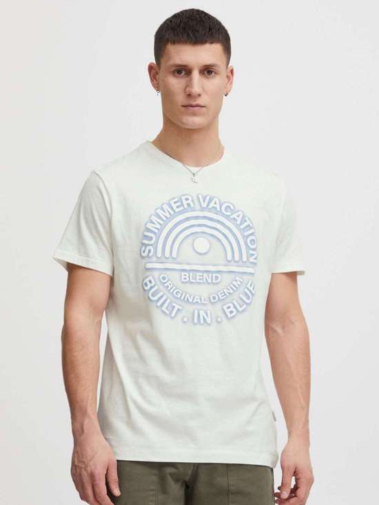 белый узорчатый