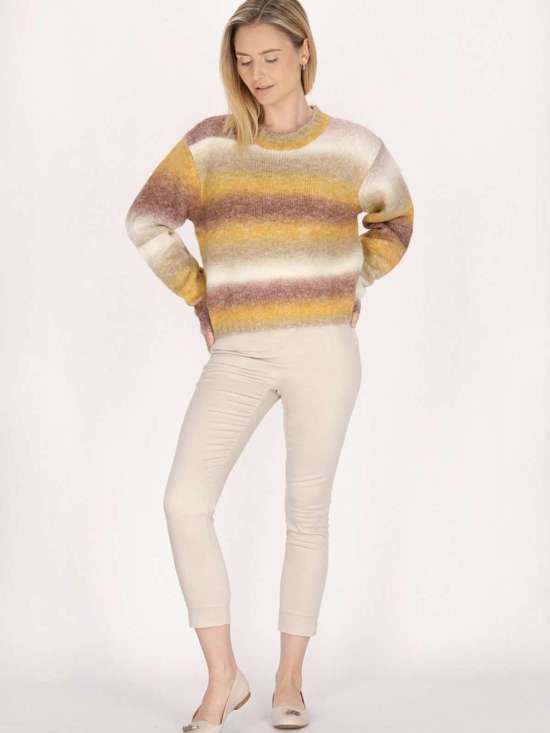 коричневый