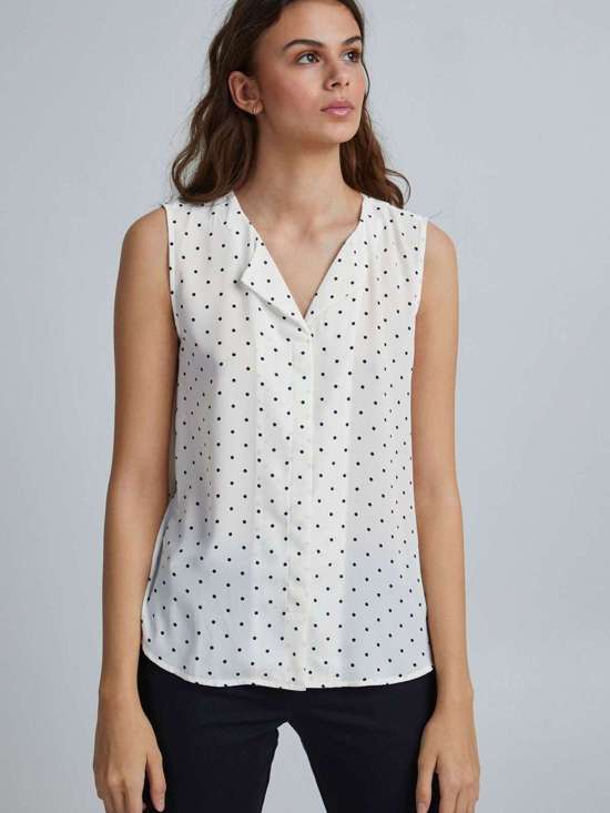 белый узорчатый