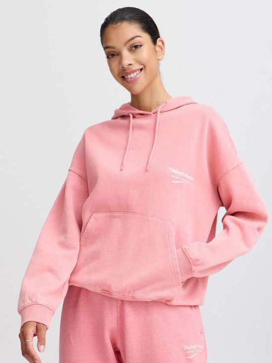 розовый узорчатый