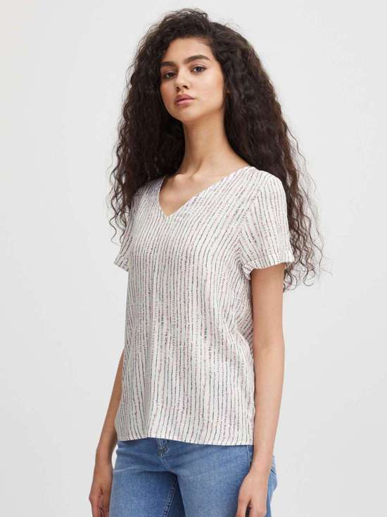 белый узорчатый