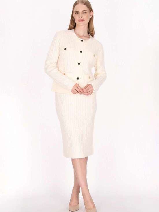 белый узорчатый