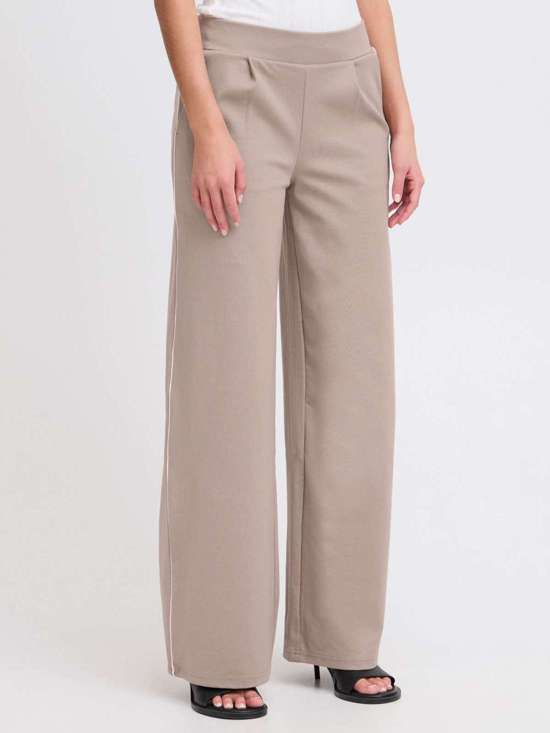 бежевый пестрый