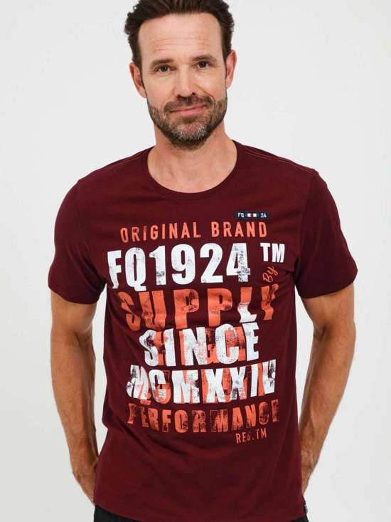 красный узорчатый