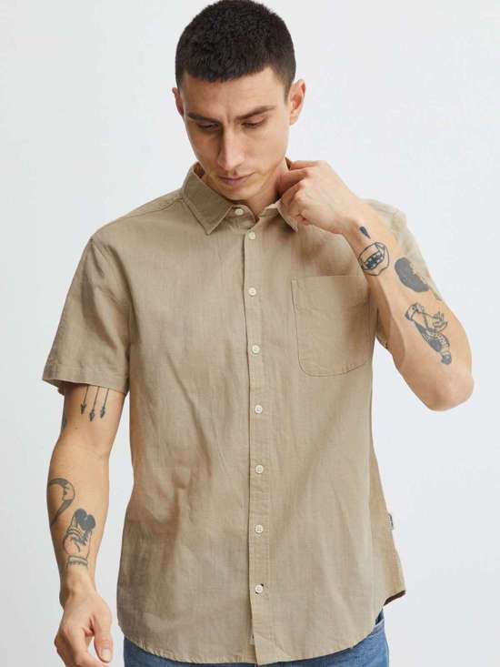 бежевый пестрый