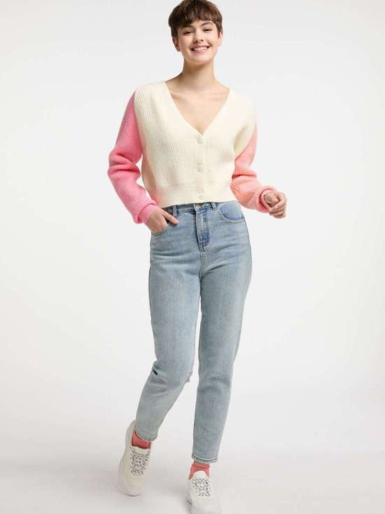 белый узорчатый