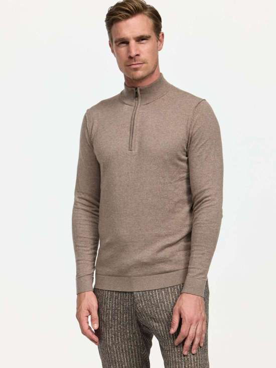 коричневый