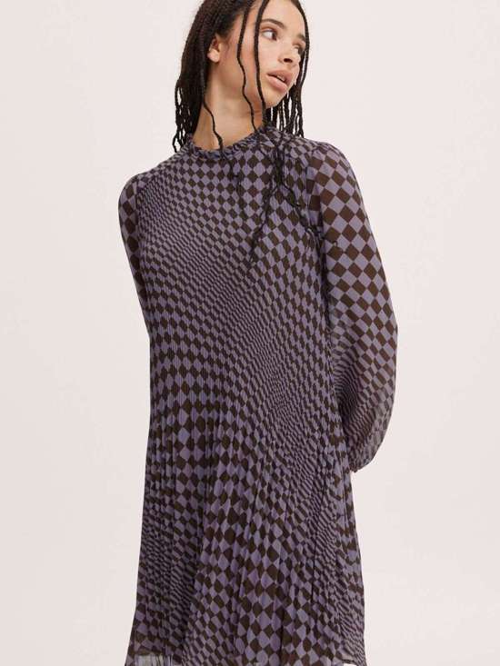 лиловый узорчатый