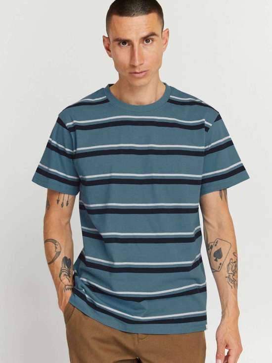 синий полосатый