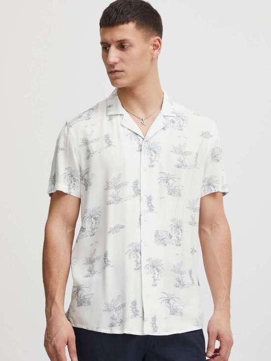 белый узорчатый