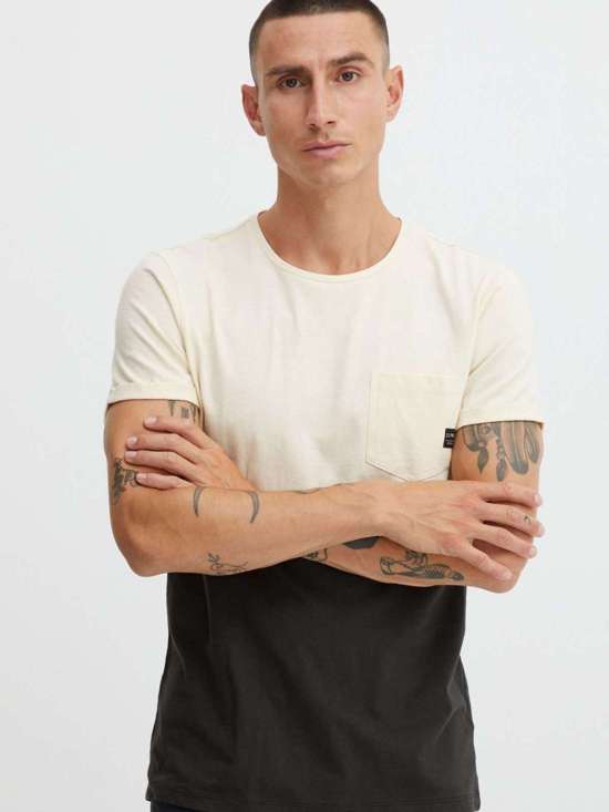 бежевый пестрый