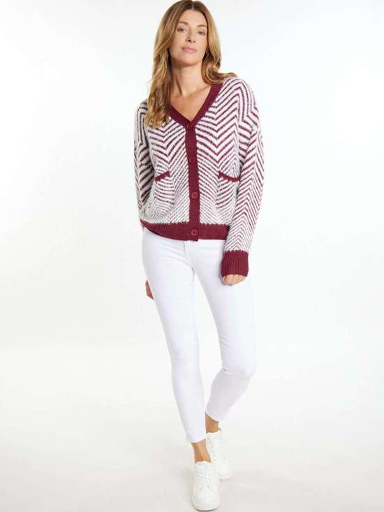 красный узорчатый