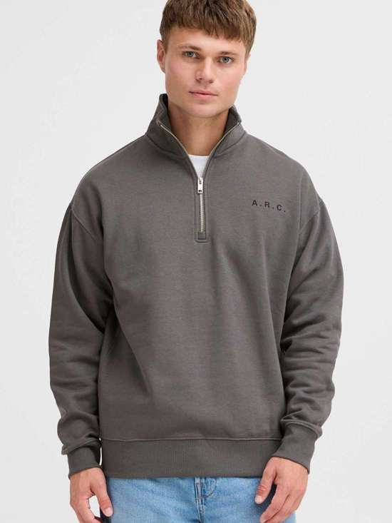 серый пестрый