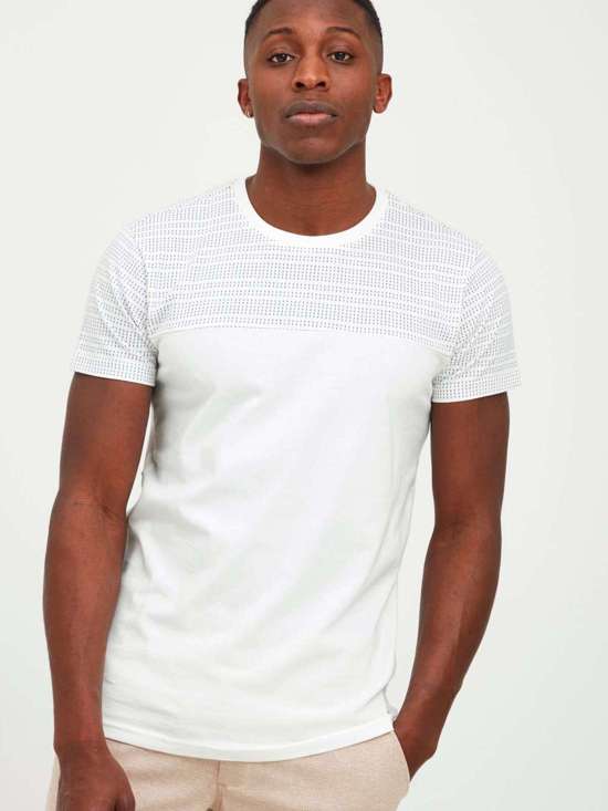 белый узорчатый