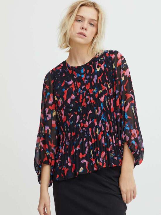 красный узорчатый