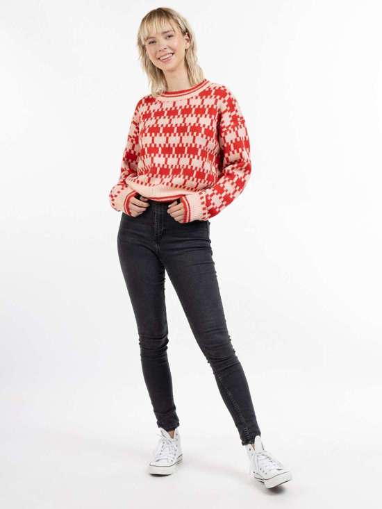 красный узорчатый