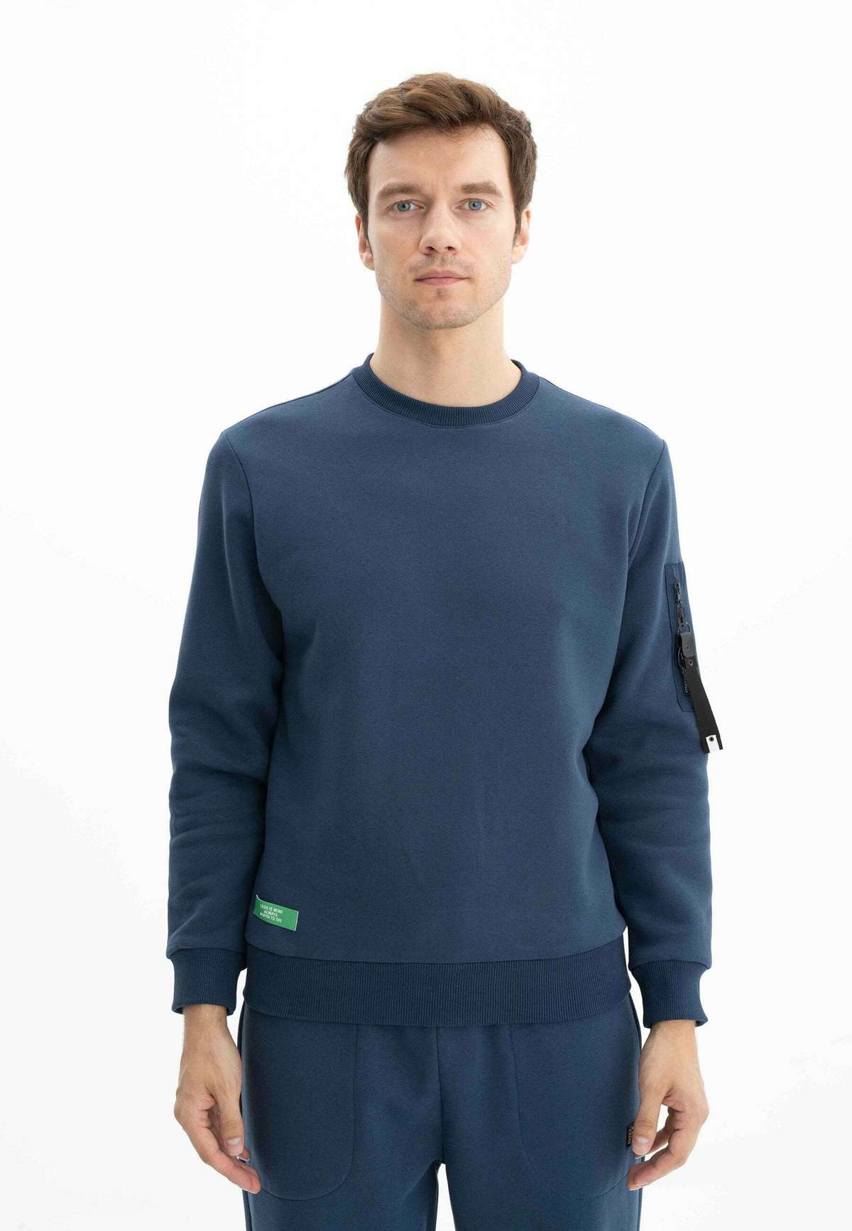 Кофта CREW NECK WITH SLEEVE POCKET CREW NECK WITH SLEEVE POCKET