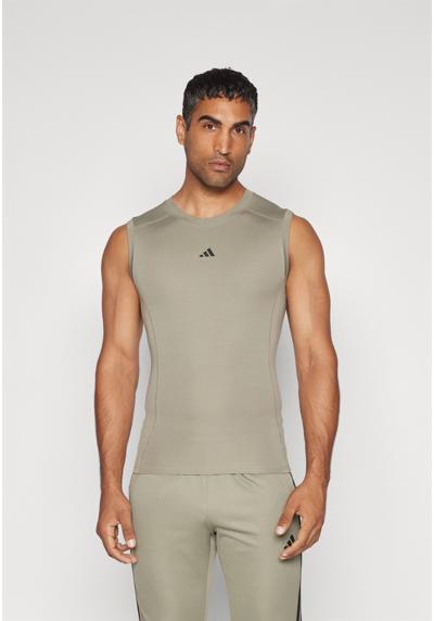 Топ TECHFIT COMPRESSION SLEEVELESS TANK