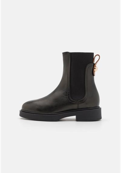 Сапоги CHELSEA BOOT