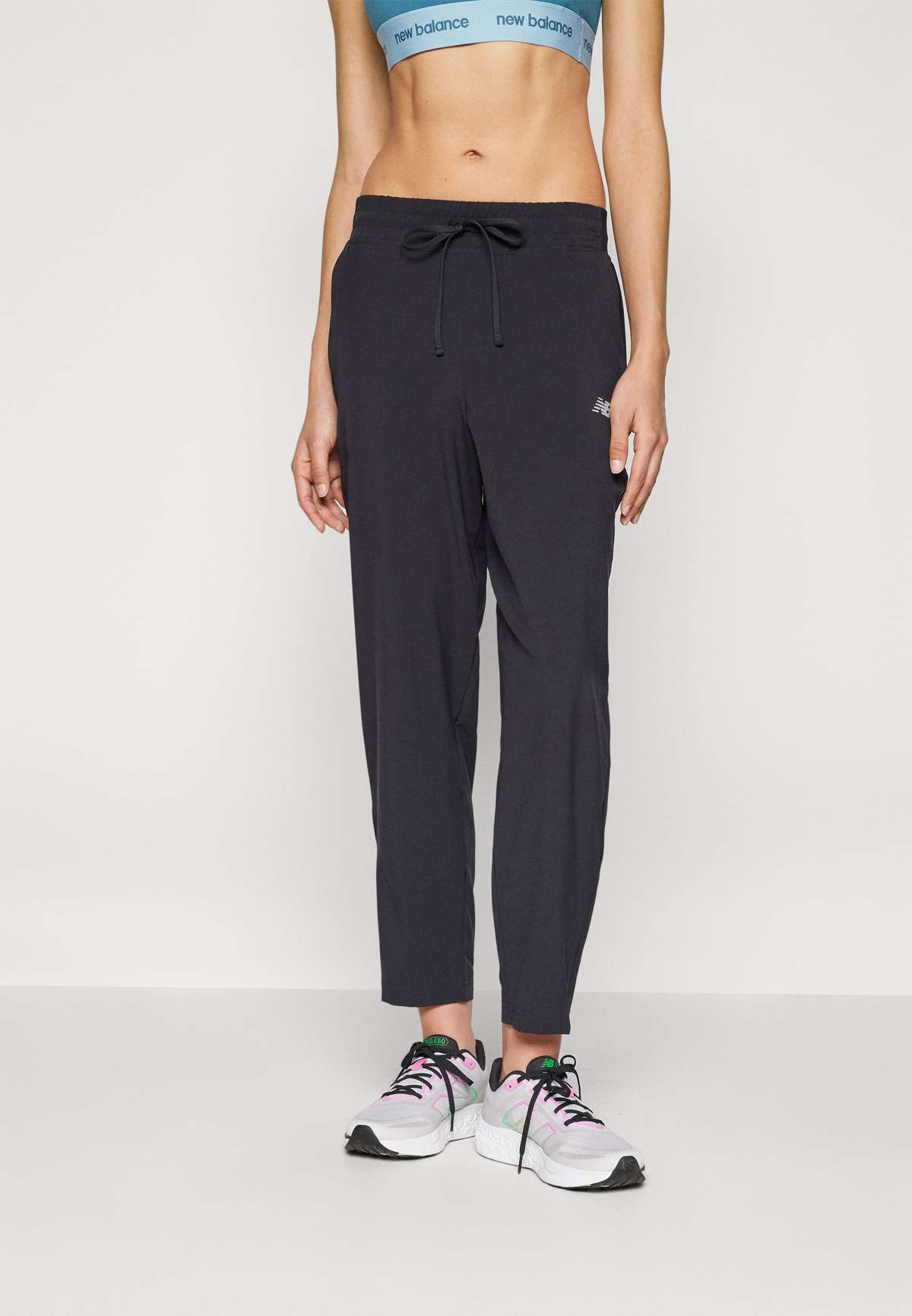 Брюки SPORT ESSENTIALS PERFORMANCE PANT