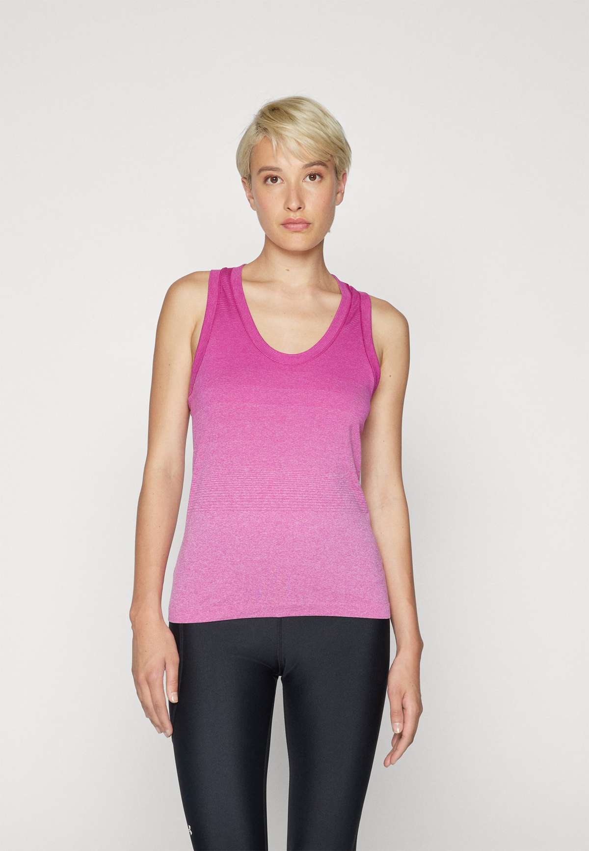 Топ MOMENTUM SEAMLESS TANK GRADIENT