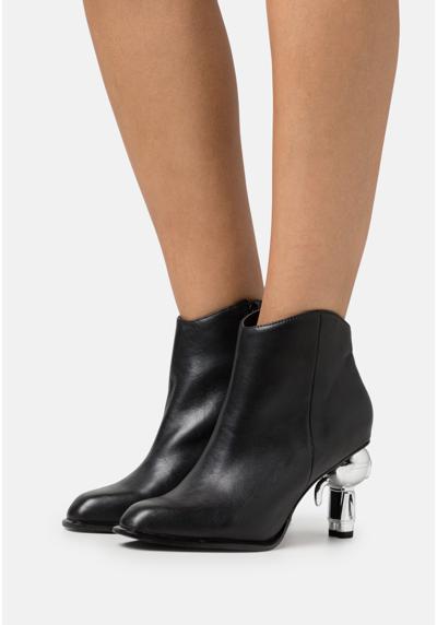 Полусапожки IKON HEEL SHORT ZIP BOOT