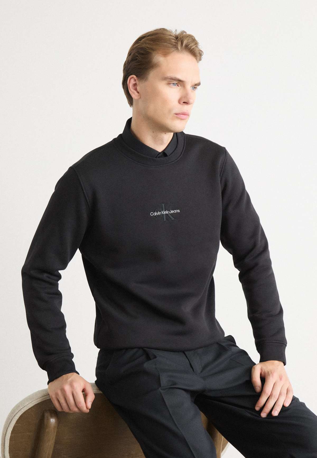 Кофта MONOLOGO CREW NECK