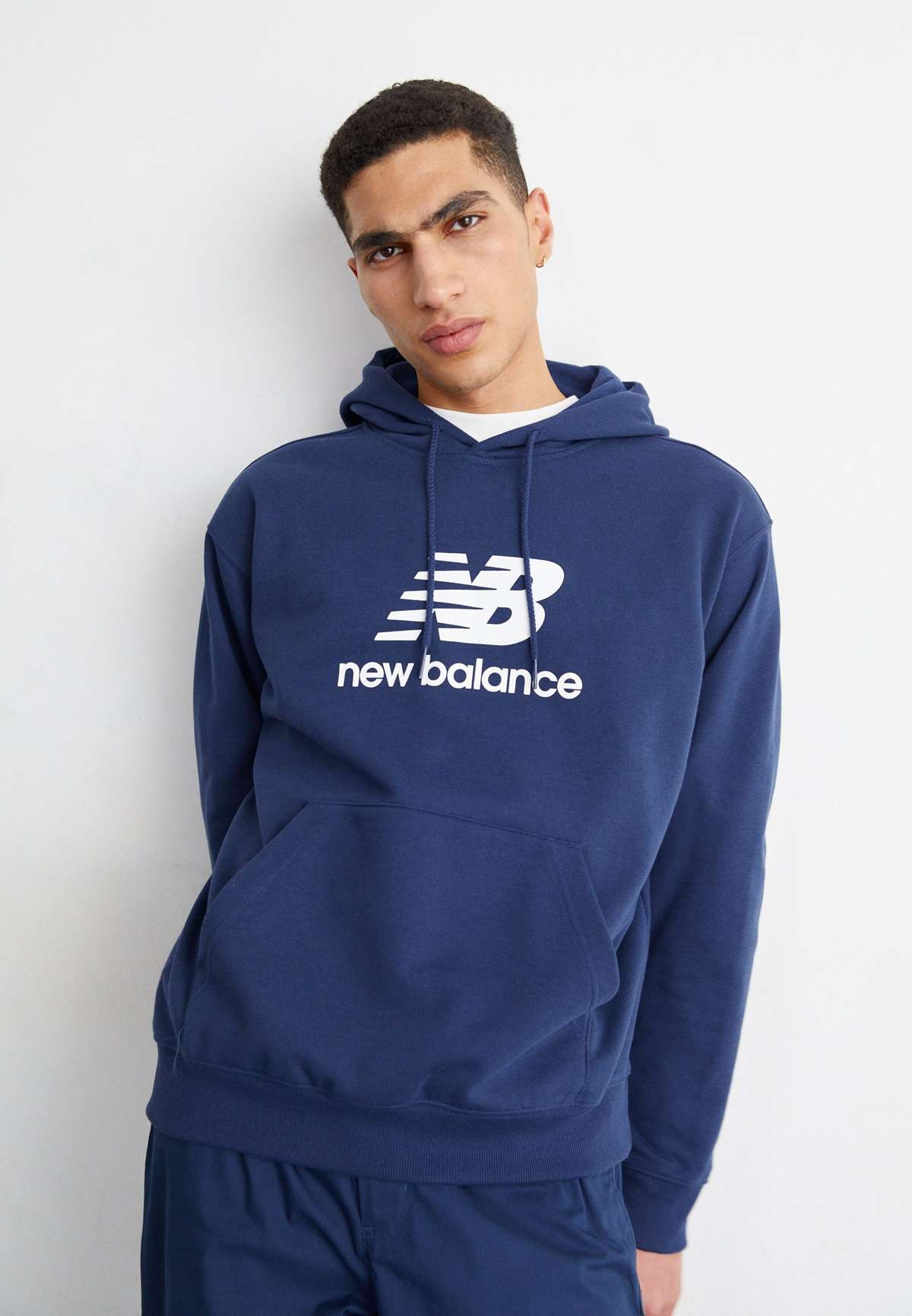 Пуловер SPORT ESSENTIALS STACKED LOGO HOODIE