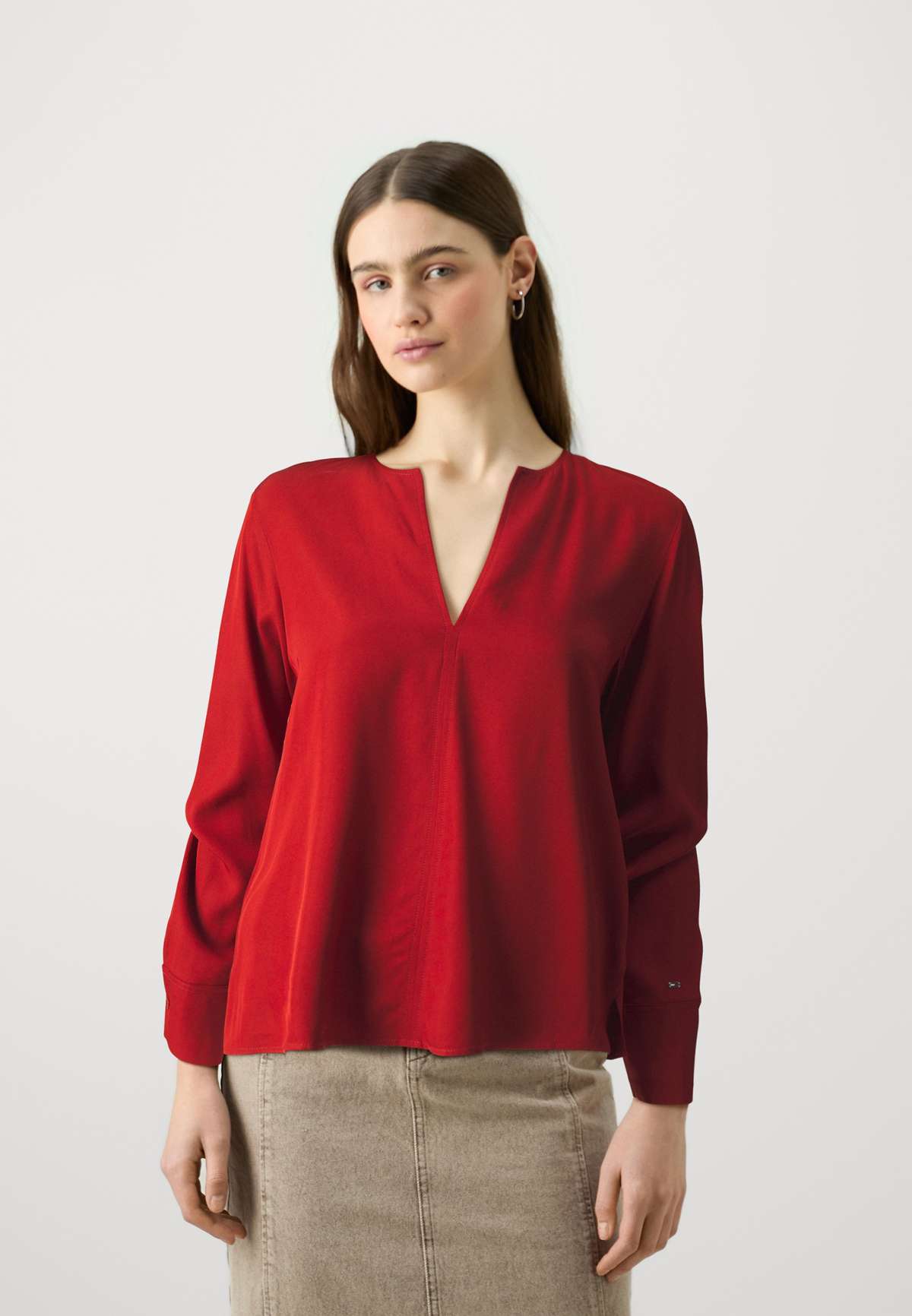 Блузка REGULAR V NECK BLOUSE