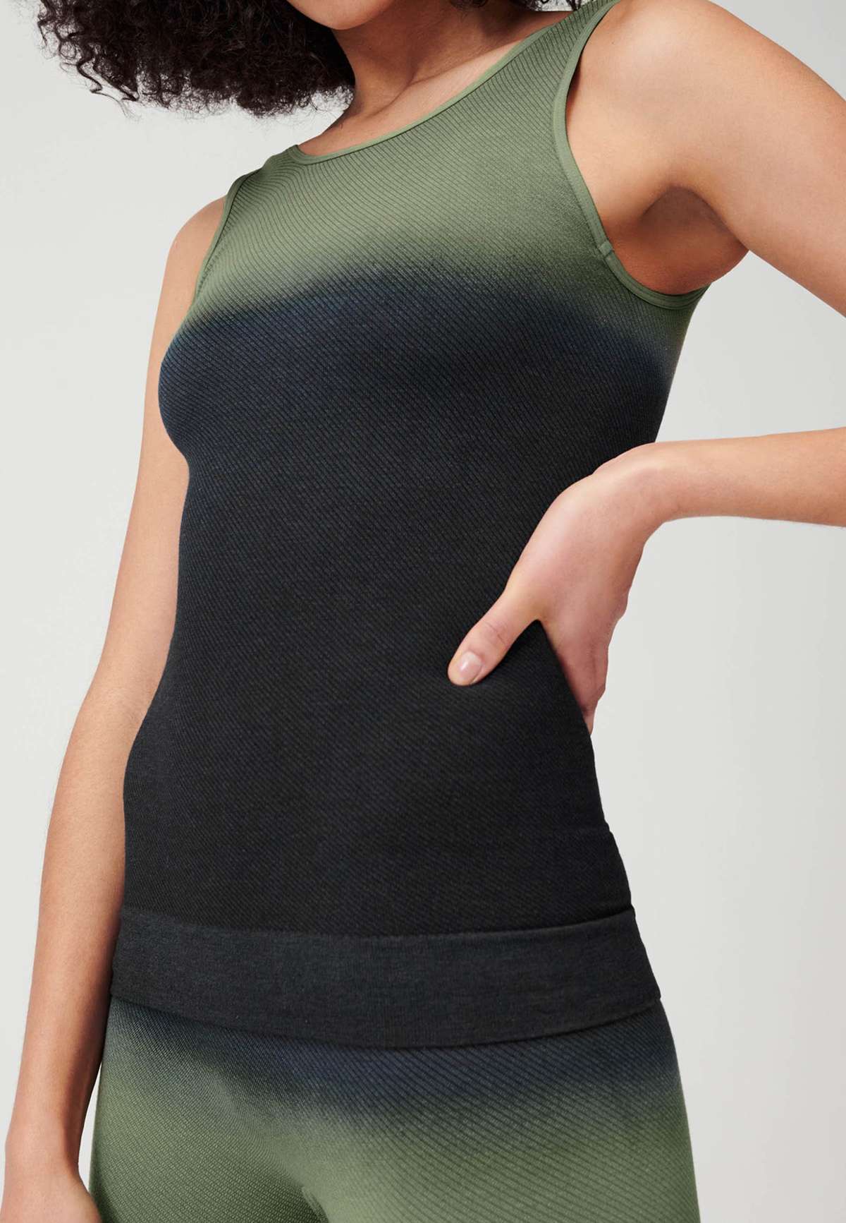 Топ SOFT RIBBED TANK TOP