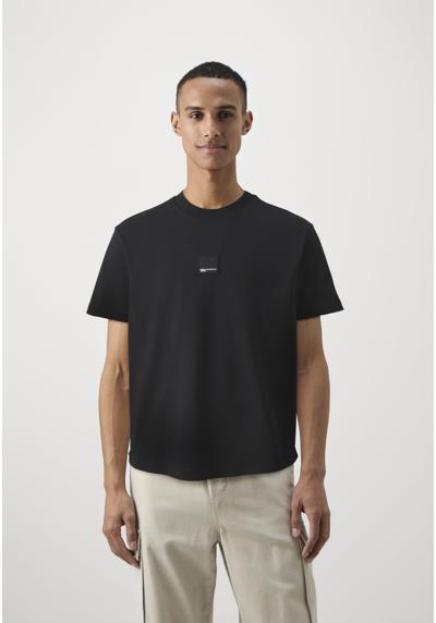 Футболка REGULAR CURVED HEM TEE