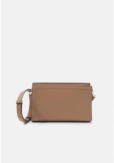 Сумка MINIMAL HARDWARE CROSSBODY