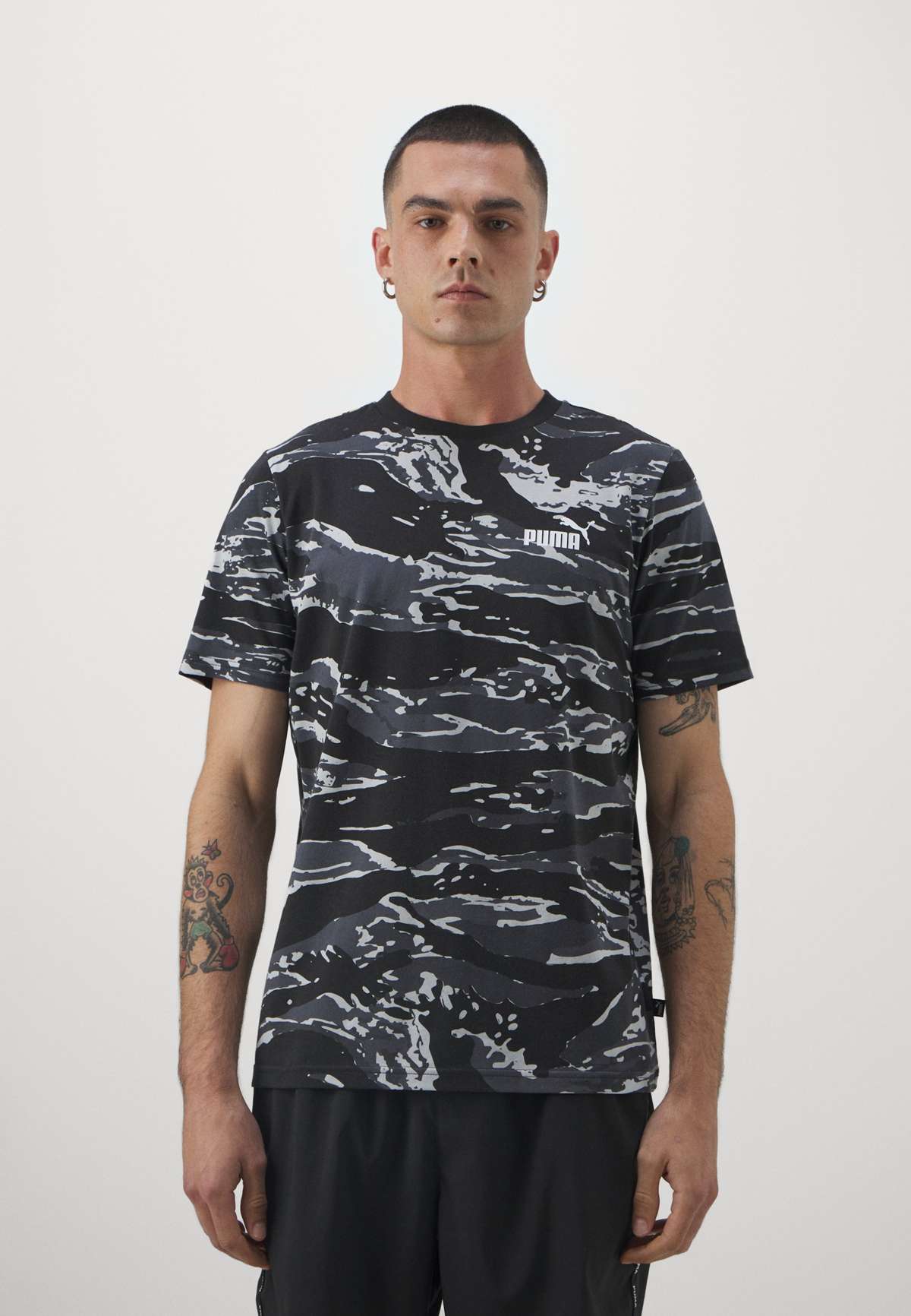 Футболка ESS+ CAMO TEE