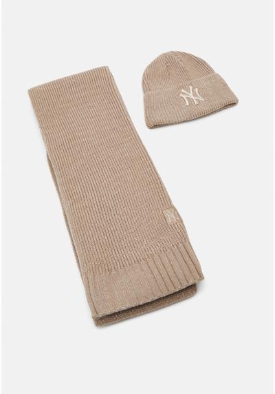 Шарф SCARF AND WIDE CUFF BEANIE UNISEX SET