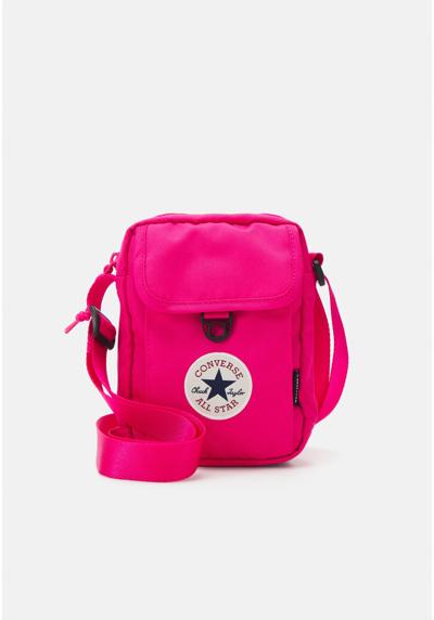 Сумка CHUCK TAYLOR PATCH CROSSBODY BAG UNISEX