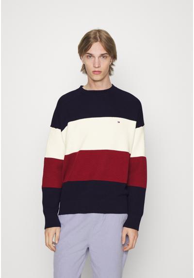 Пуловер TEXTURED COLORBLOCK CREW NECK