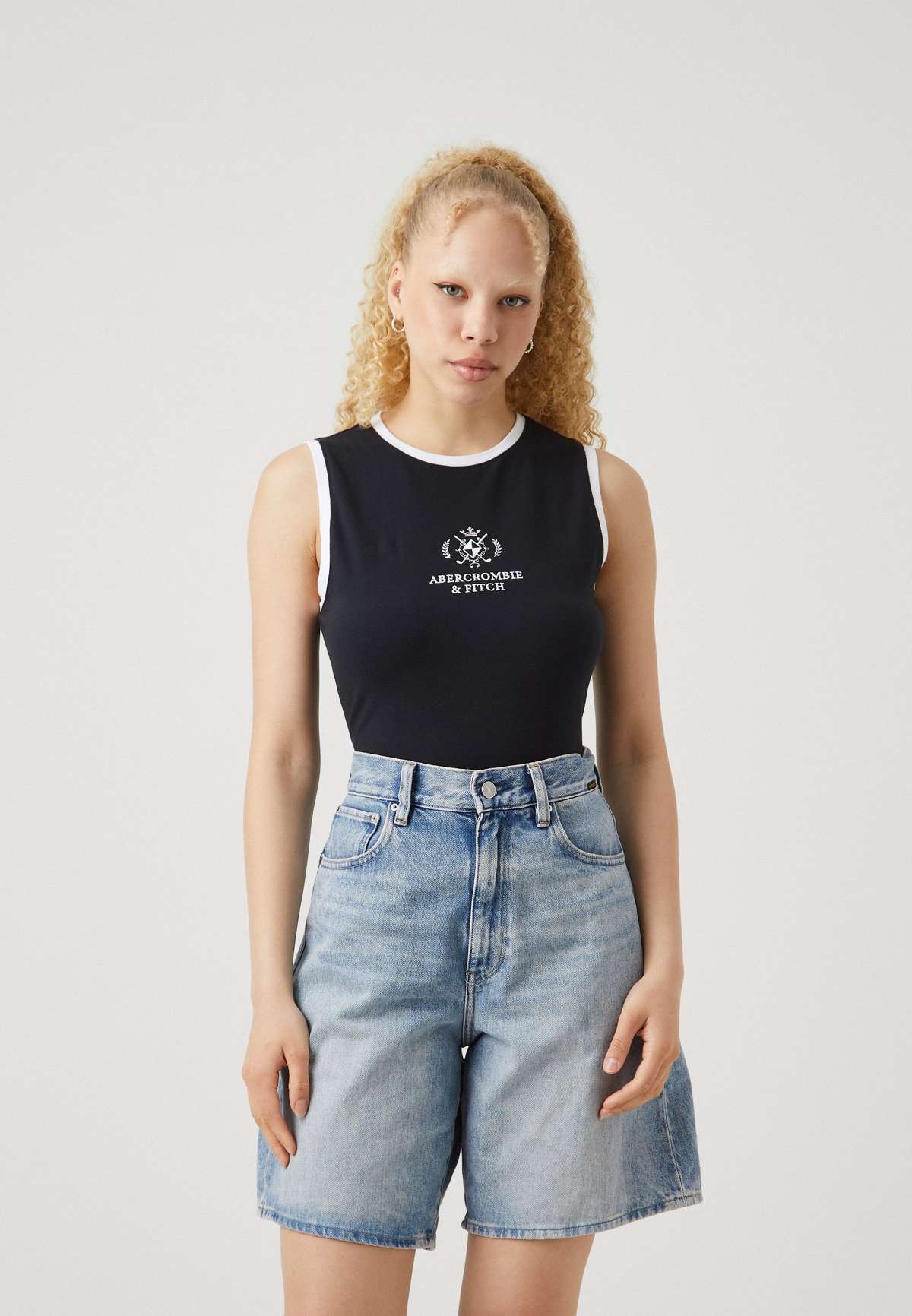 Топ RETRO LOGO CREW TANK