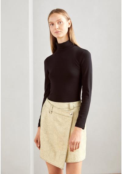 Пуловер LONG SLEEVE TURTLE NECK