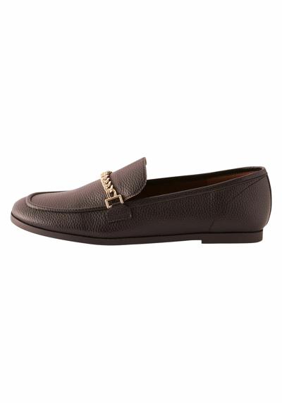 Слипоны FOREVER COMFORT ROUND TOE SLIM CHAIN