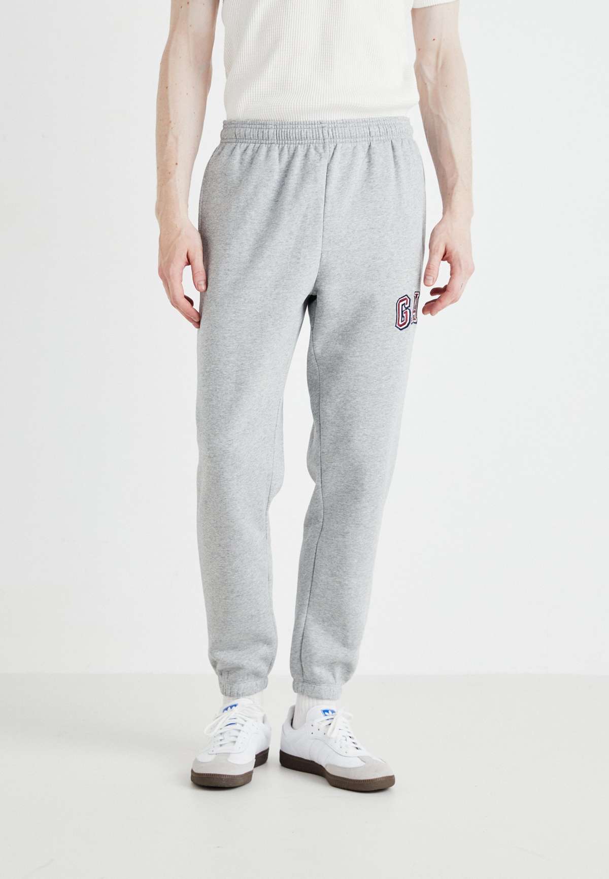 Брюки TONAL ARCH JOGGER