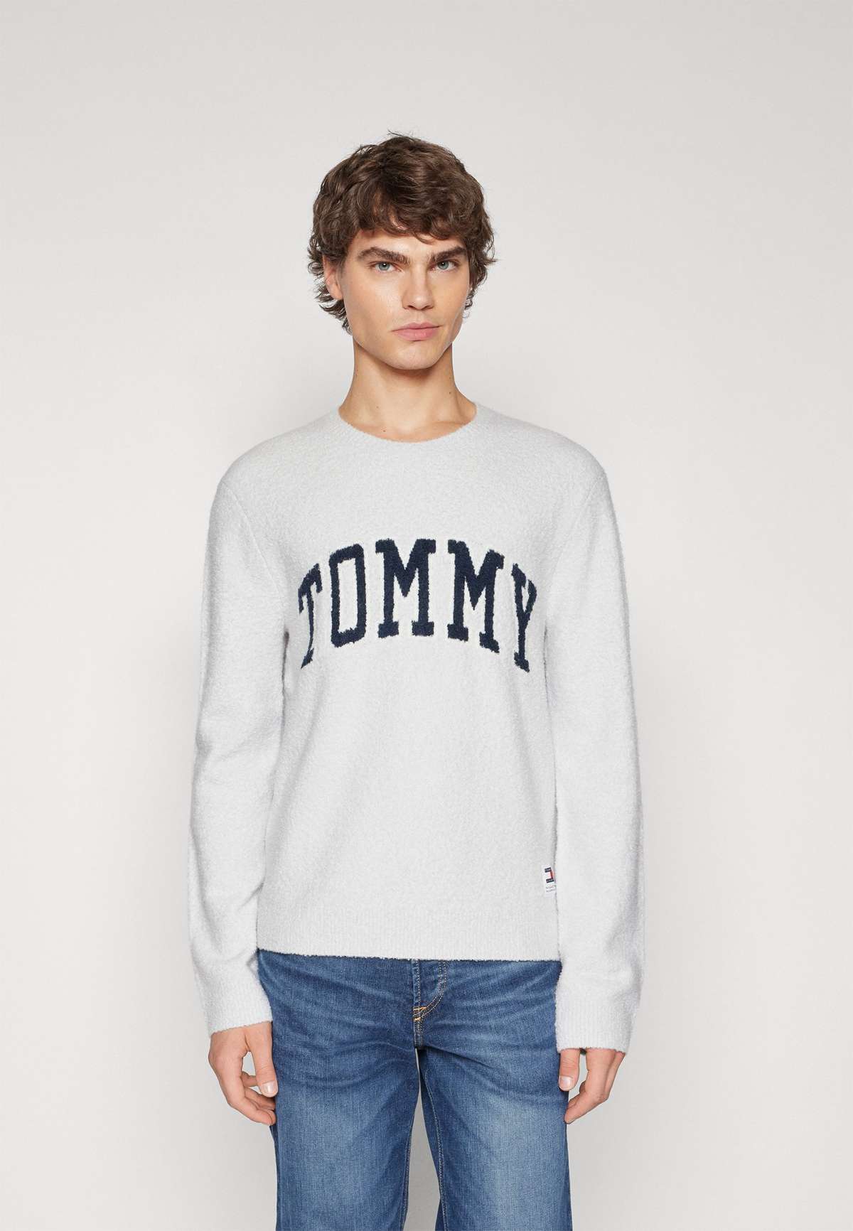 Пуловер SLIM BOUCLE VARSITY SWEATER