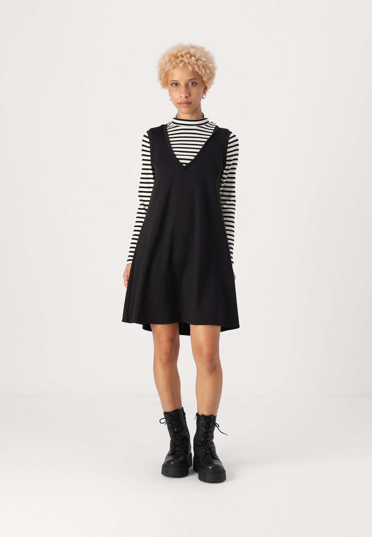 Платье ONLEVA SPENCER DRESS