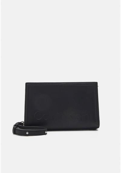 Сумка MINIMAL HARDWARE CROSSBODY