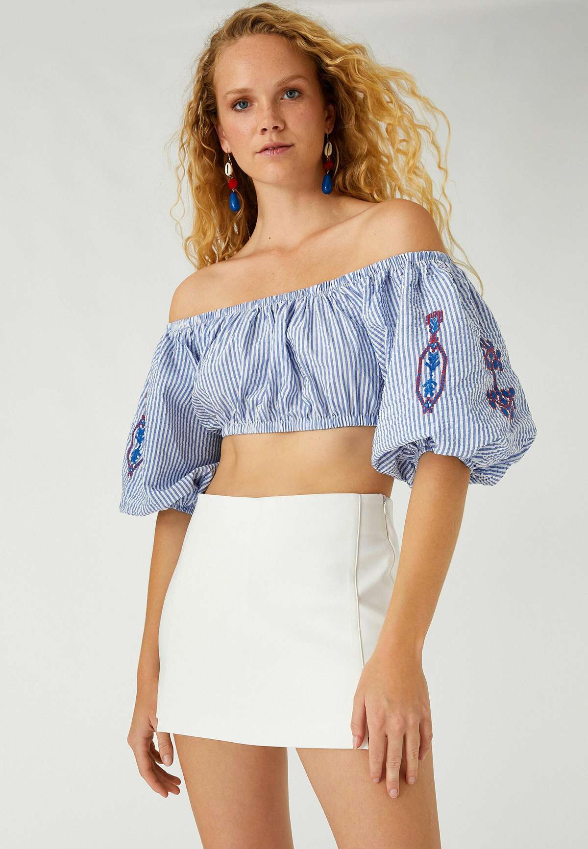 Блузка EMBROIDERED CROP OFF THE SHOULDER
