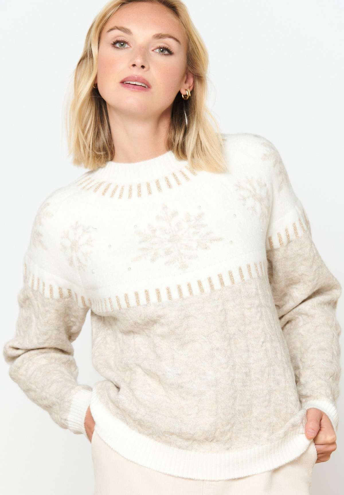 Пуловер WITH SNOWFLAKES