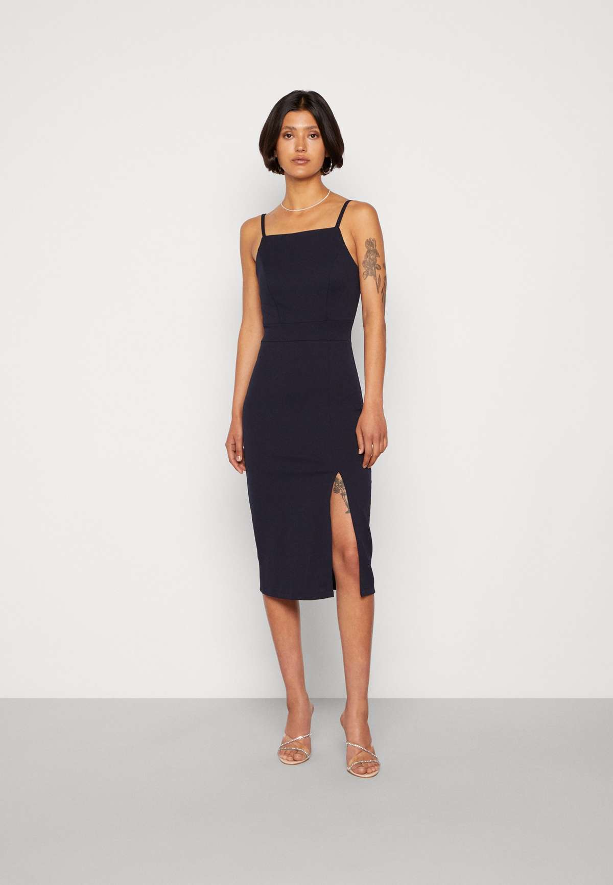 Платье-футляр STRAPPY SQUARE NECK MIDI DRESS