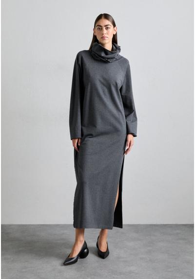 Трикотажное платье OVERSIZED RAGLAN SLEEVE TURTLENECK SIDE SLIT GOWN