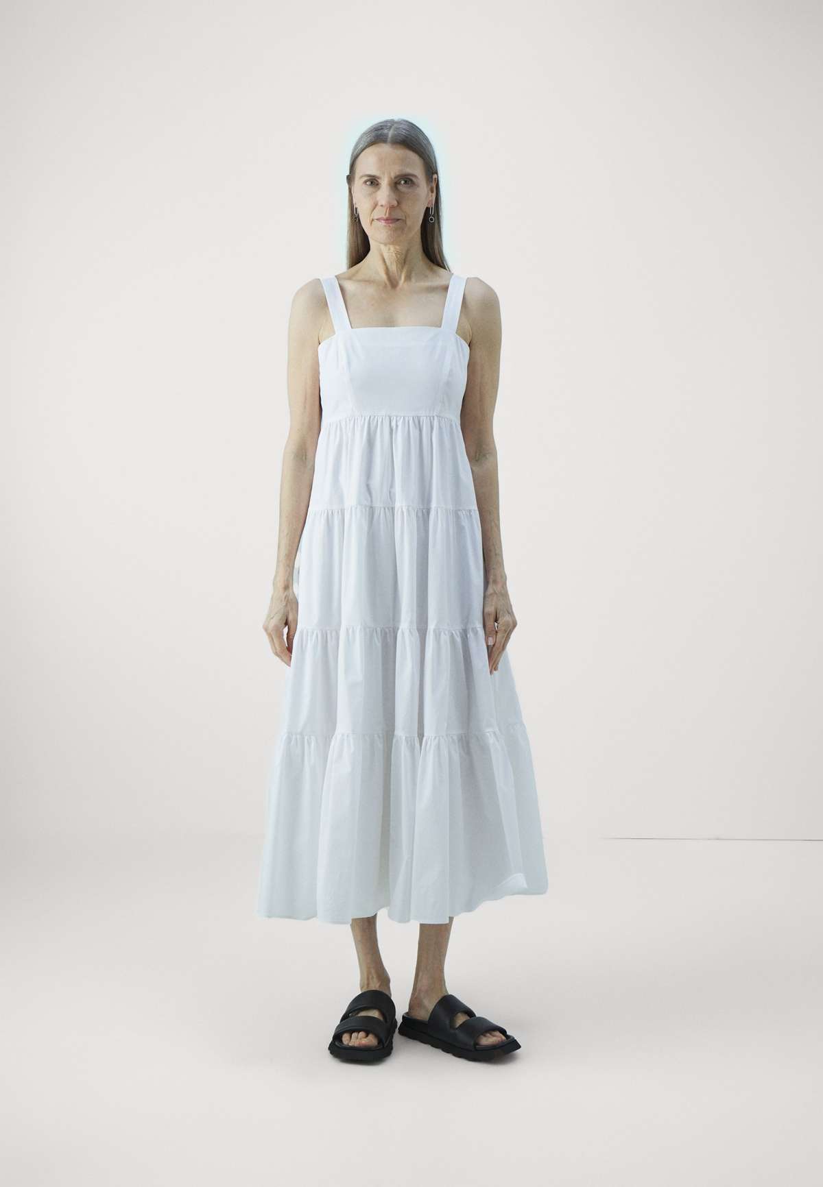 Платье SOLID TIERED MIDI DRESS