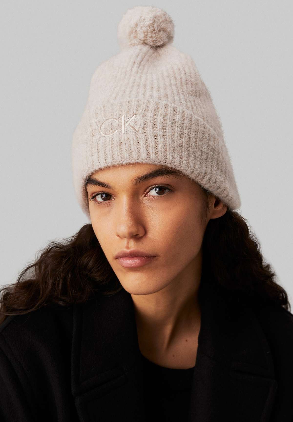 Шапка EMBROIDERY AIRY POMPOM BEANIE